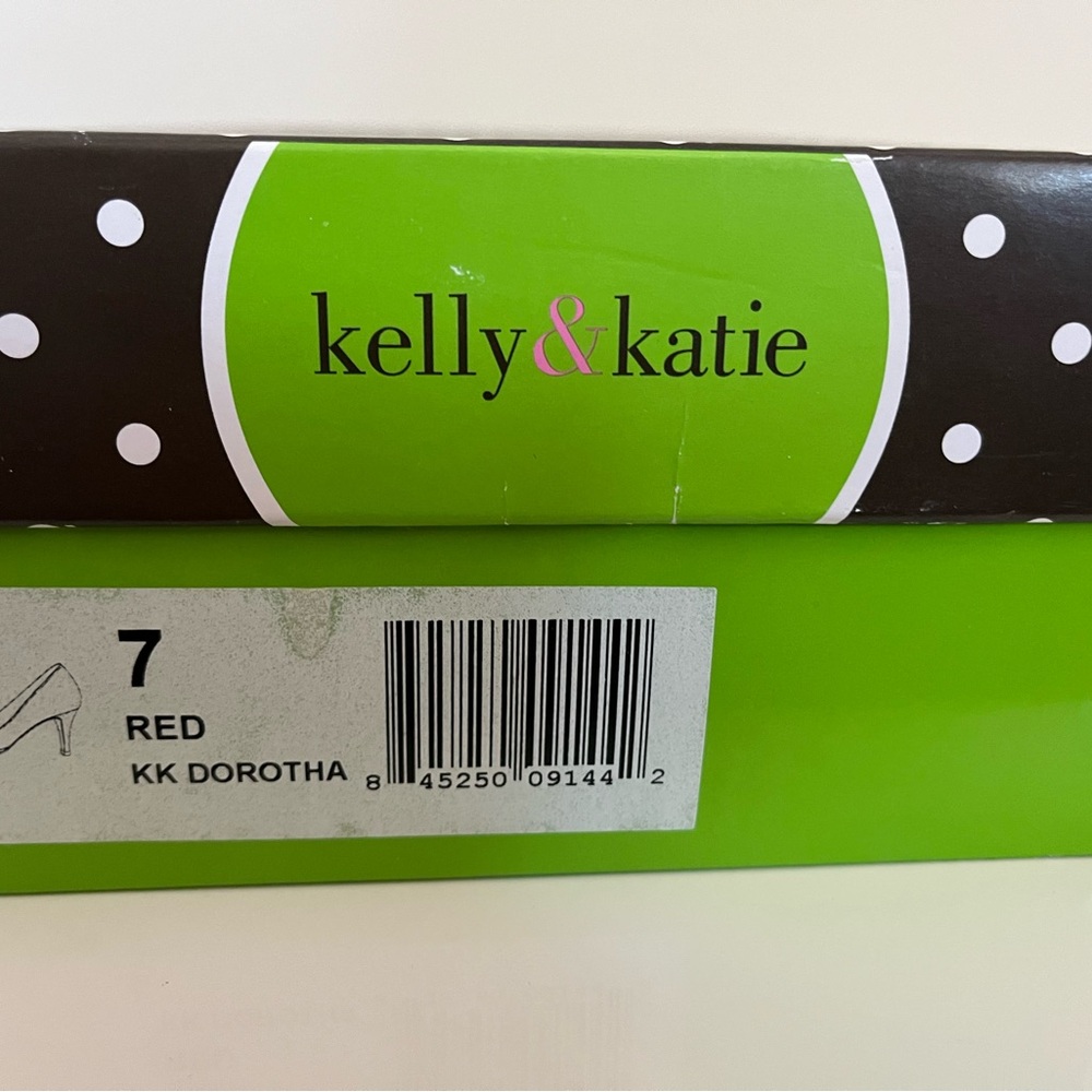 Kelly & Katie Glossy Burgundy Heels - Picture 7 of 7